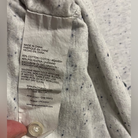 EUC Original Penguin Men’s Light Gray w/Blue Short Sleeve Polo w/Logo; Size M - Picture 4 of 7